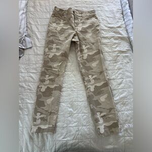 Light camo print pixie pant